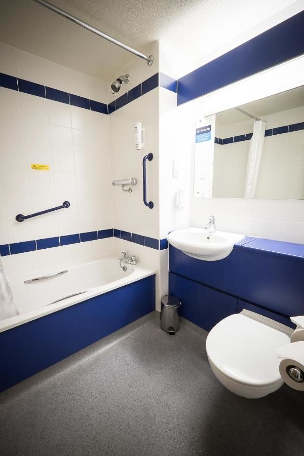 Отель Travelodge Cork Корк-18